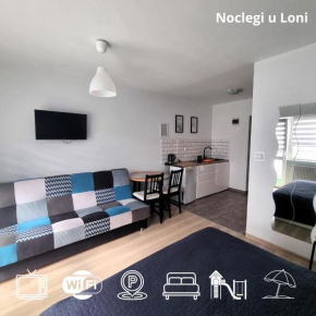 Noclegi u Loni- pokoje studio w zacisznym centrum nad morzem z parkingiem